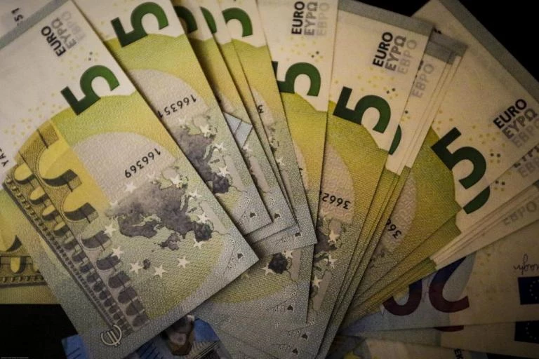 Χάος με τις αιτήσεις! Όλα τα «καυτά» ερωτήματα για το επίδομα παιδιού – Ποιοι το έχουν πάρει